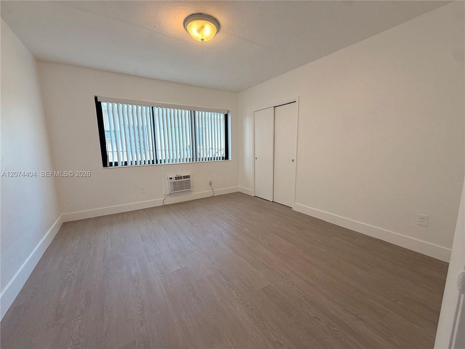 For Rent: $1,700 (1 beds, 1 baths, 970 Square Feet)