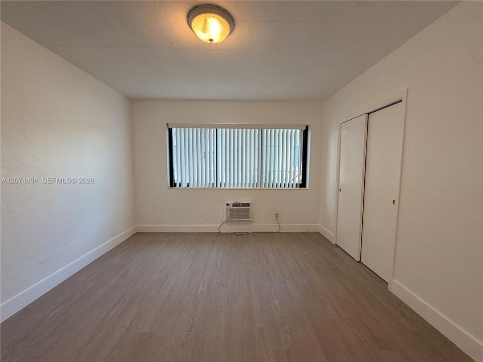 For Rent: $1,700 (1 beds, 1 baths, 970 Square Feet)