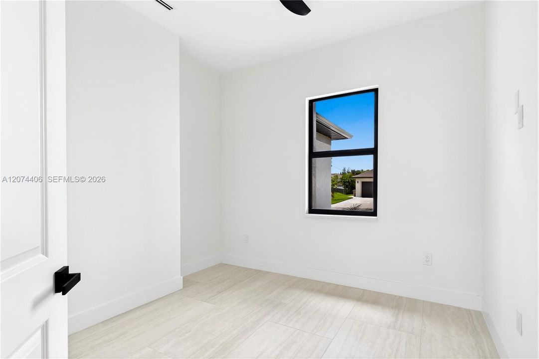 A bright, quiet retreat perfect for WORKING FROM HOME, reading, studying or hosting overnight guests!