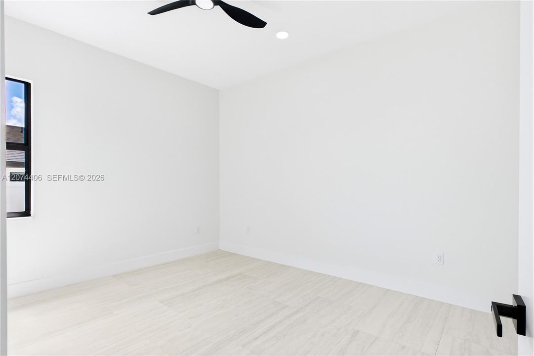 A FLEXIBLE SPACE ready for restful nights, visiting loved ones or everyday living!