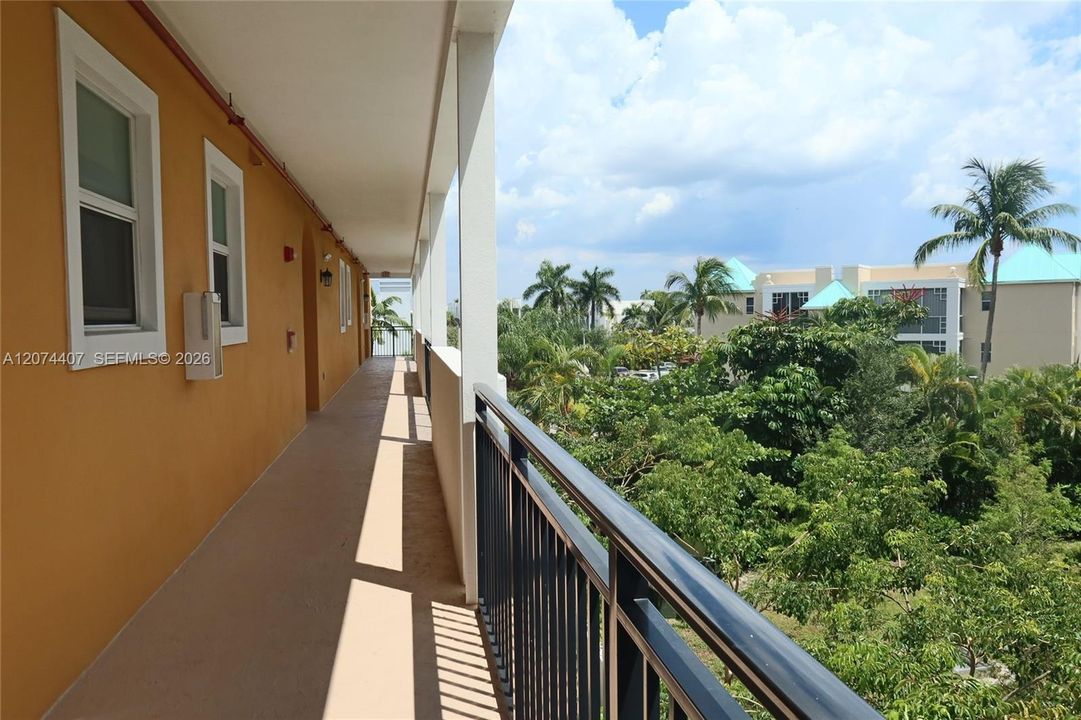 For Sale: $425,000 (3 beds, 2 baths, 1306 Square Feet)