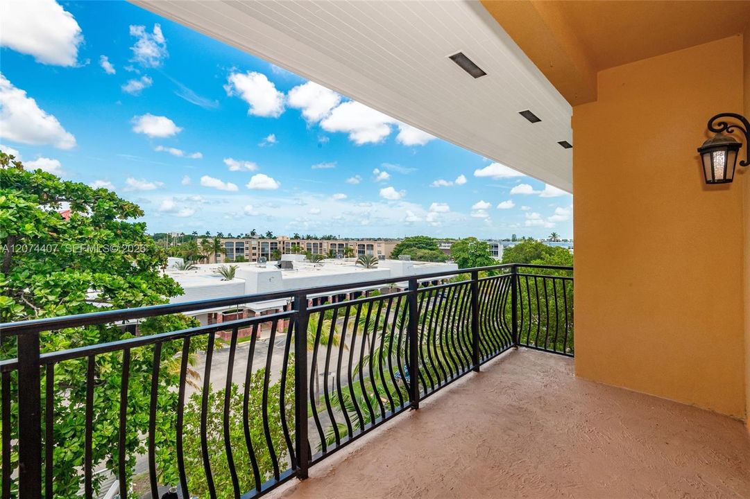 For Sale: $425,000 (3 beds, 2 baths, 1306 Square Feet)