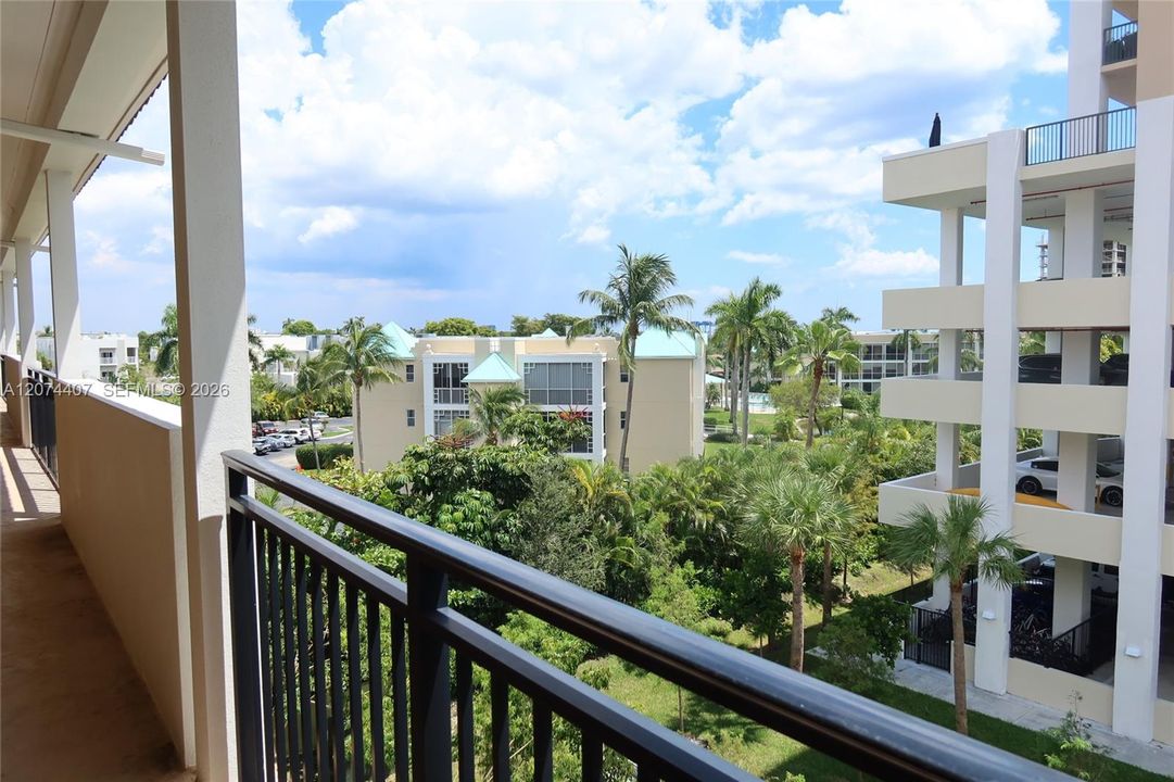 For Sale: $425,000 (3 beds, 2 baths, 1306 Square Feet)