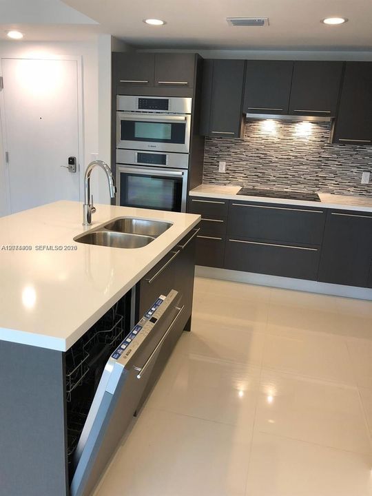 For Rent: $2,950 (2 beds, 2 baths, 1066 Square Feet)