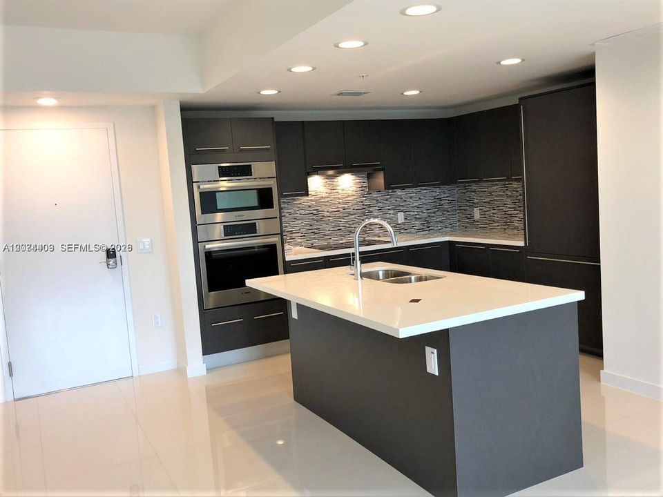 For Rent: $2,950 (2 beds, 2 baths, 1066 Square Feet)