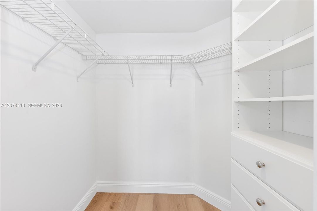 For Rent: $3,000 (1 beds, 1 baths, 792 Square Feet)