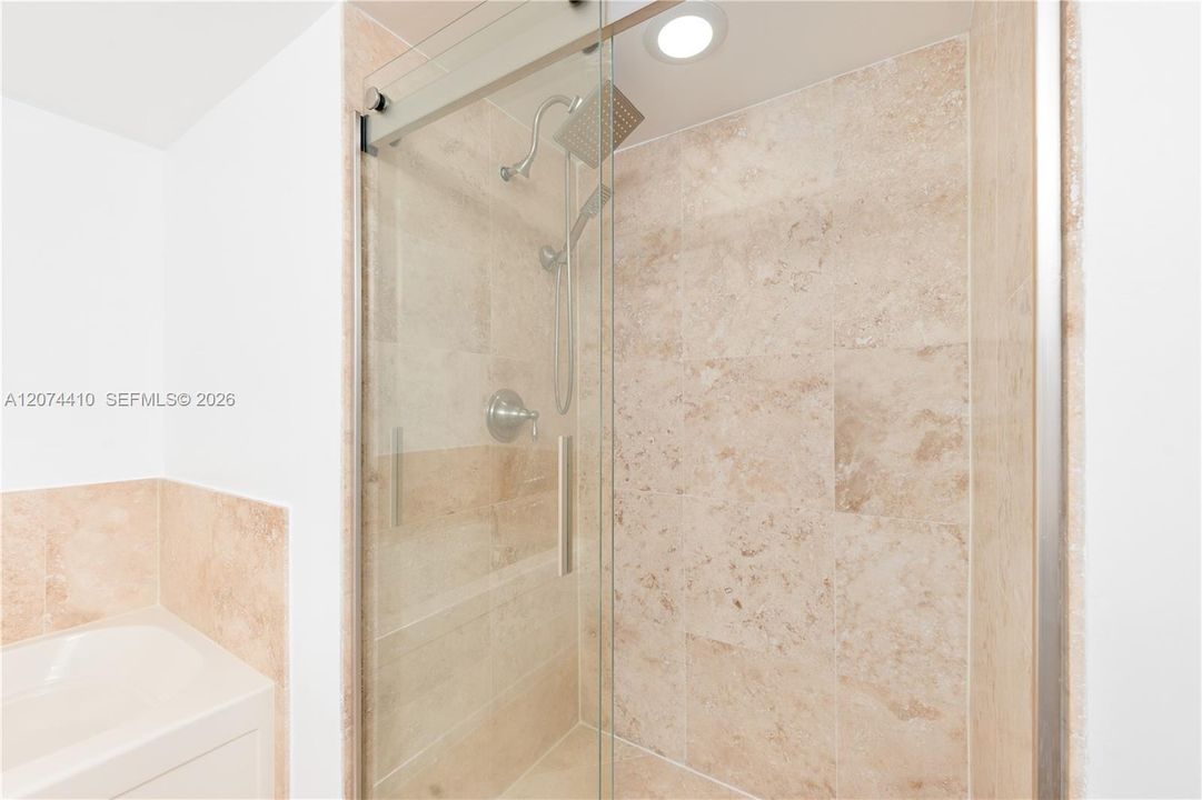 For Rent: $3,000 (1 beds, 1 baths, 792 Square Feet)