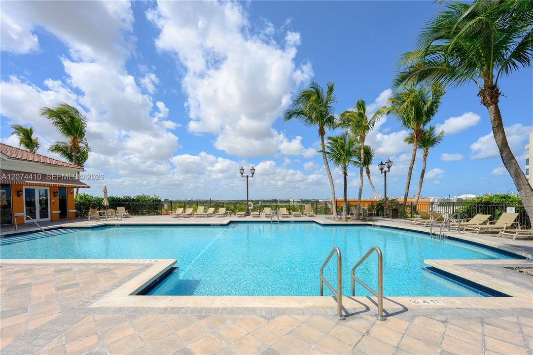 For Rent: $3,000 (1 beds, 1 baths, 792 Square Feet)