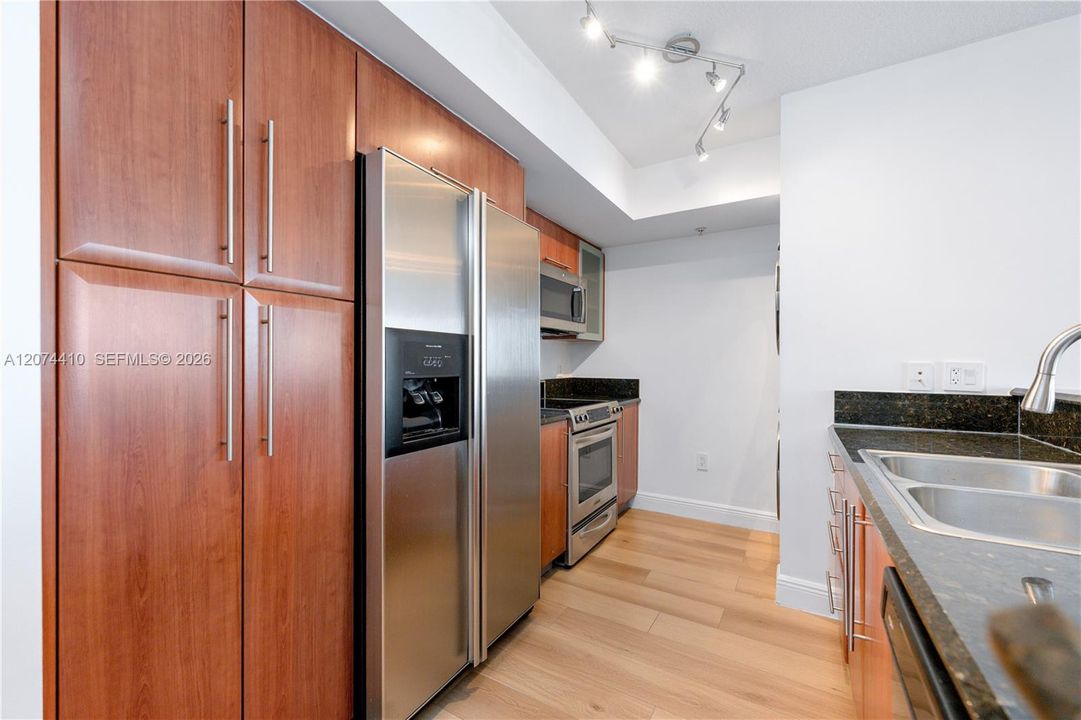 For Rent: $3,000 (1 beds, 1 baths, 792 Square Feet)