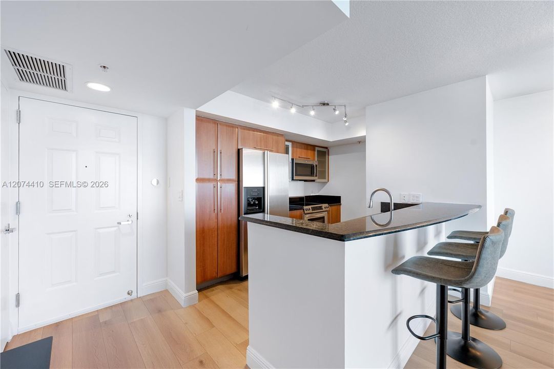 For Rent: $3,000 (1 beds, 1 baths, 792 Square Feet)