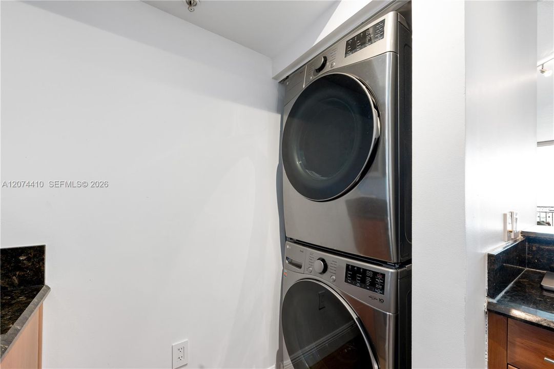 For Rent: $3,000 (1 beds, 1 baths, 792 Square Feet)