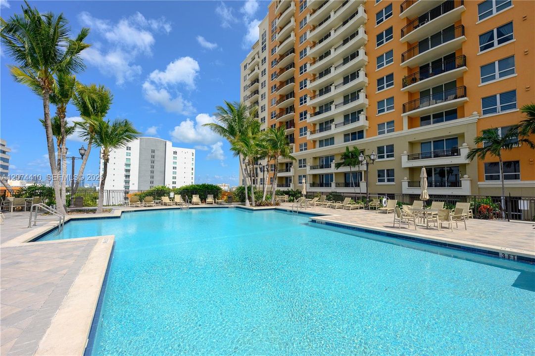 For Rent: $3,000 (1 beds, 1 baths, 792 Square Feet)