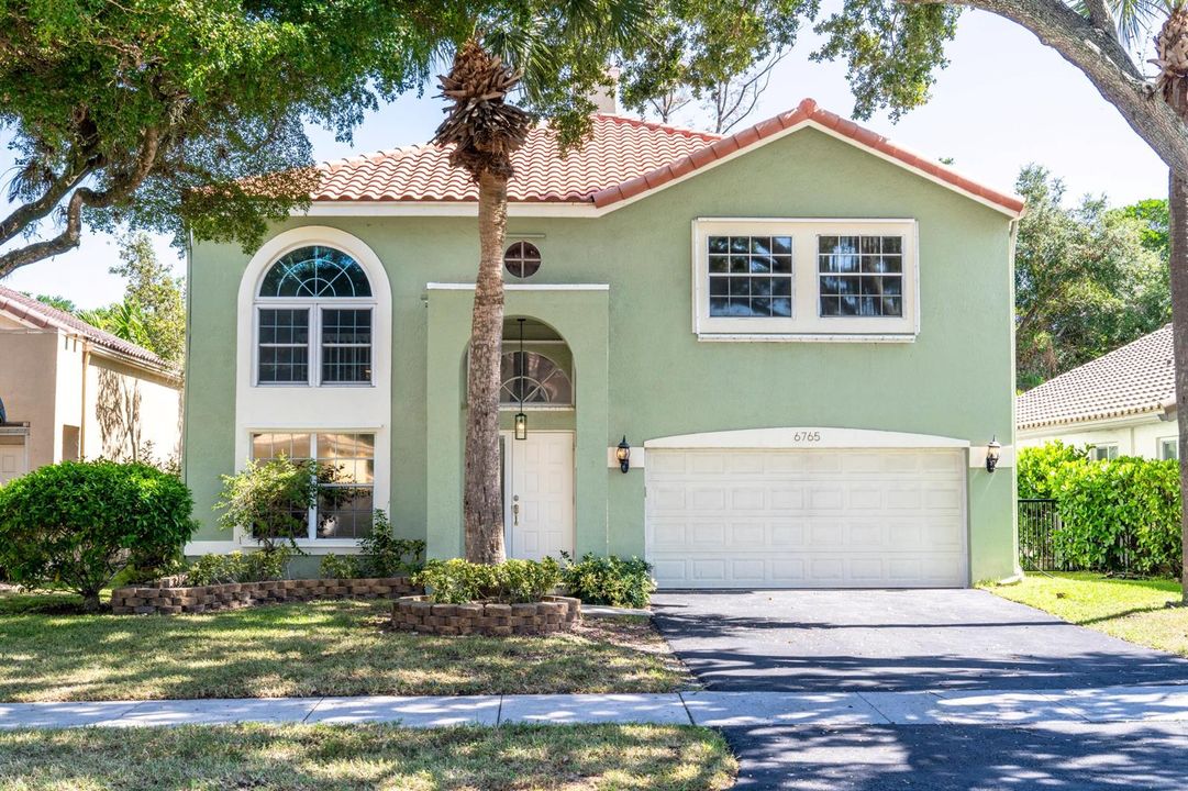 001-015-Front of Home-4000x2667