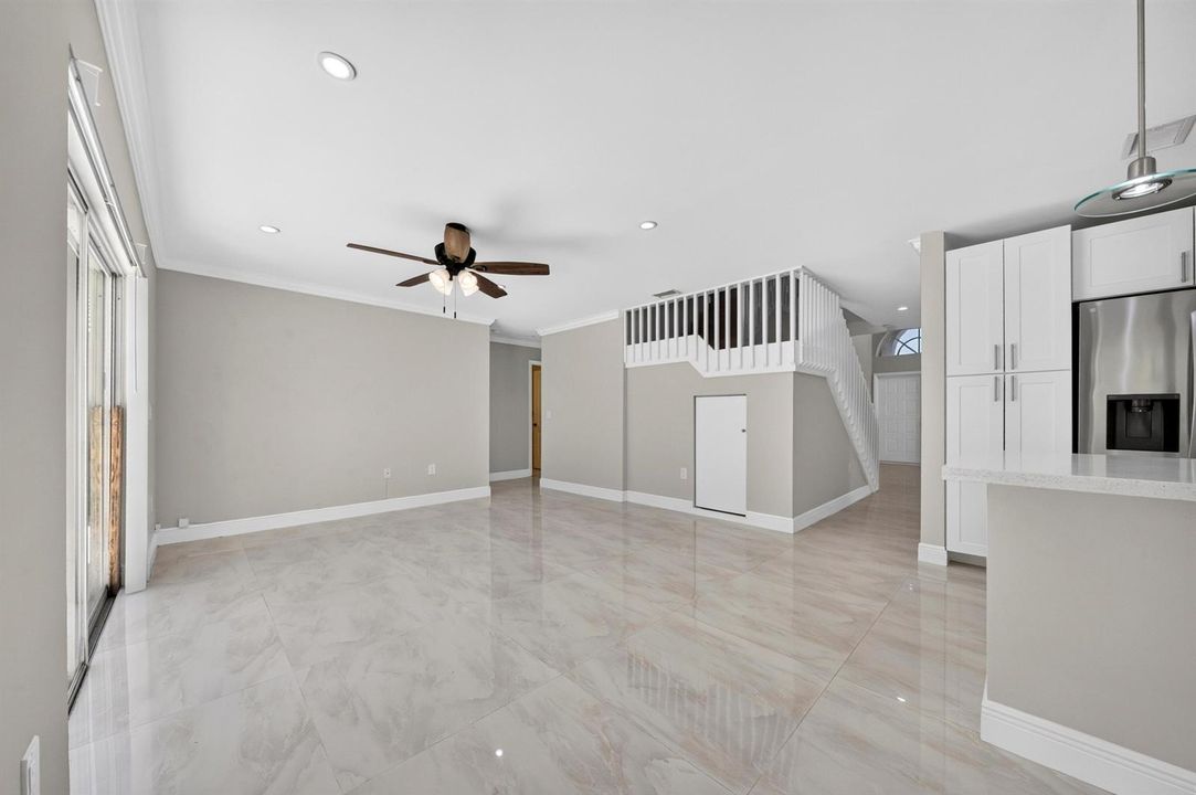 024-004-Family Room-4000x2662
