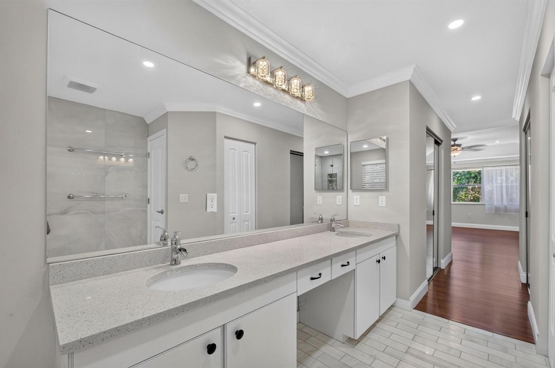 038-043-Primary Bath-4000x2662