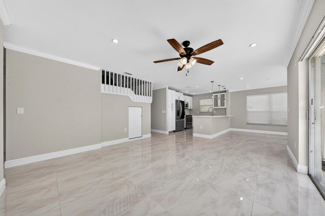 023-020-Family RoomKitchen-4000x2664