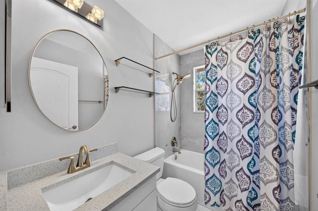 043-008-Bathroom-4000x2662