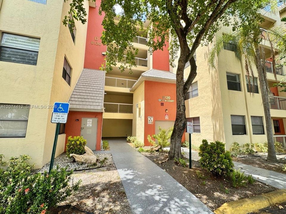 For Rent: $1,850 (1 beds, 1 baths, 710 Square Feet)
