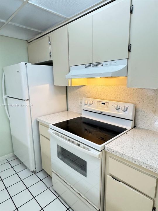 For Rent: $1,850 (1 beds, 1 baths, 710 Square Feet)