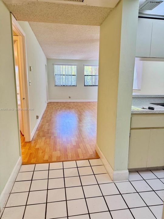 For Rent: $1,850 (1 beds, 1 baths, 710 Square Feet)