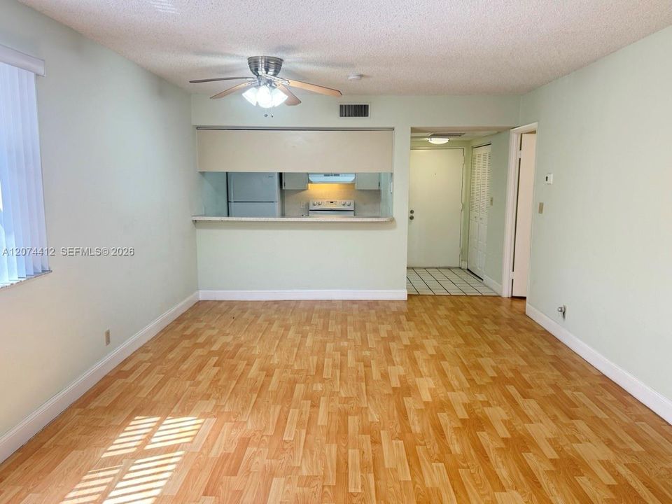 For Rent: $1,850 (1 beds, 1 baths, 710 Square Feet)