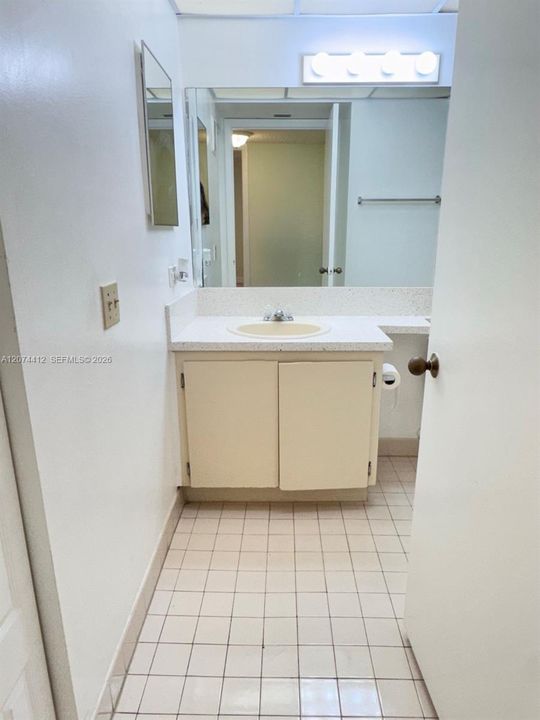 For Rent: $1,850 (1 beds, 1 baths, 710 Square Feet)