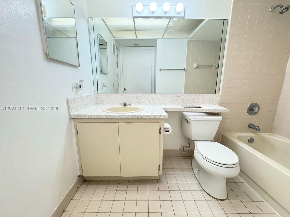 For Rent: $1,850 (1 beds, 1 baths, 710 Square Feet)