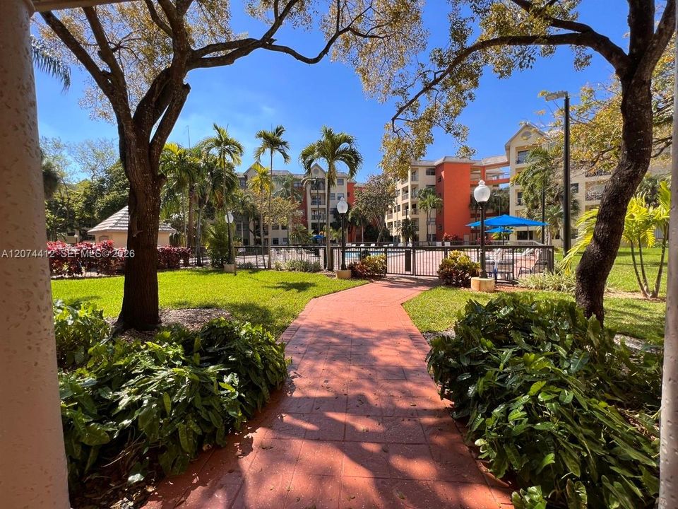 For Rent: $1,850 (1 beds, 1 baths, 710 Square Feet)