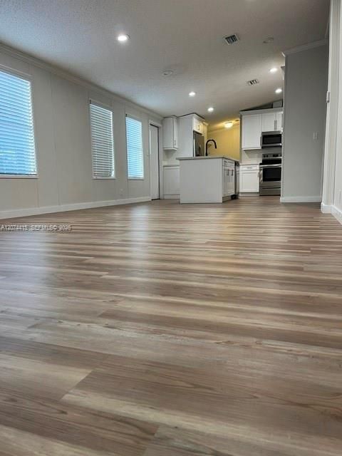 For Rent: $2,650 (3 beds, 2 baths, 1456 Square Feet)