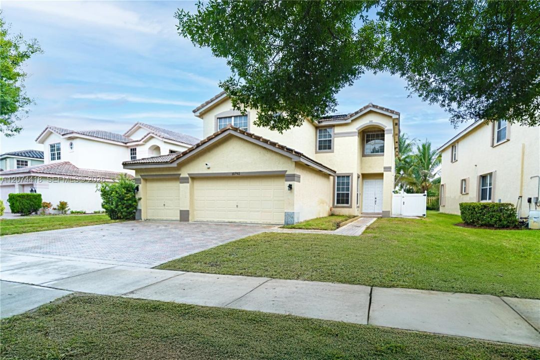 For Sale: $999,999 (6 beds, 4 baths, 3446 Square Feet)