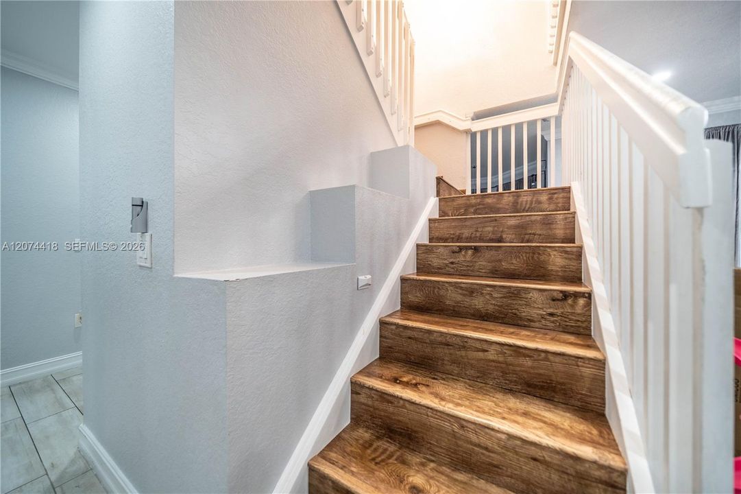 For Sale: $999,999 (6 beds, 4 baths, 3446 Square Feet)