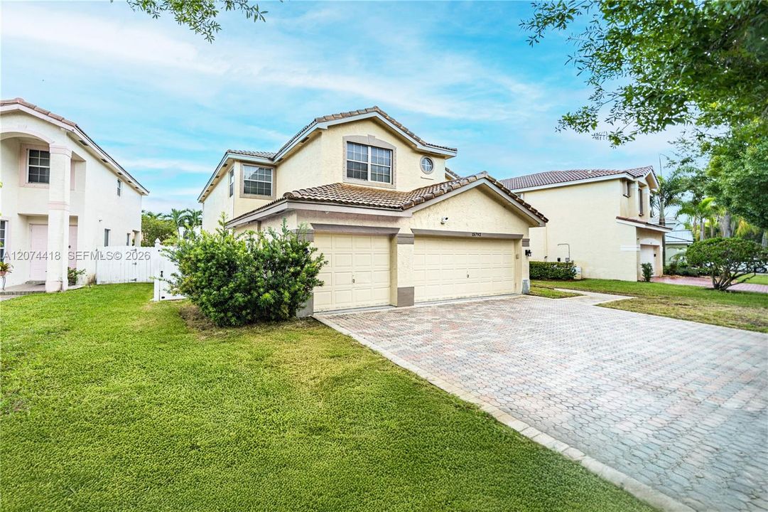 For Sale: $999,999 (6 beds, 4 baths, 3446 Square Feet)
