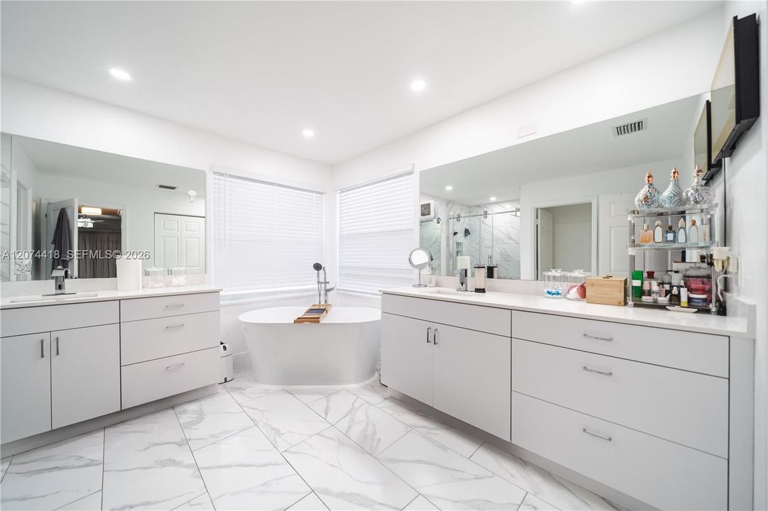 For Sale: $999,999 (6 beds, 4 baths, 3446 Square Feet)