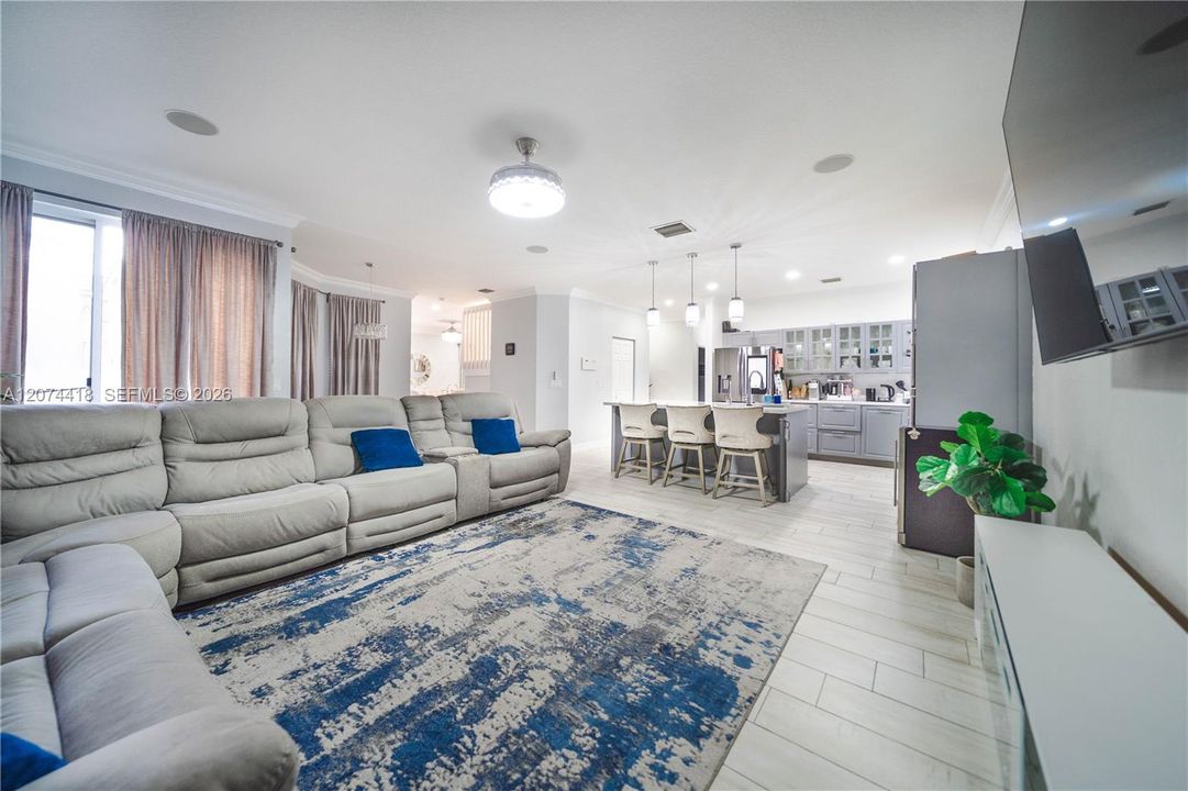 For Sale: $999,999 (6 beds, 4 baths, 3446 Square Feet)