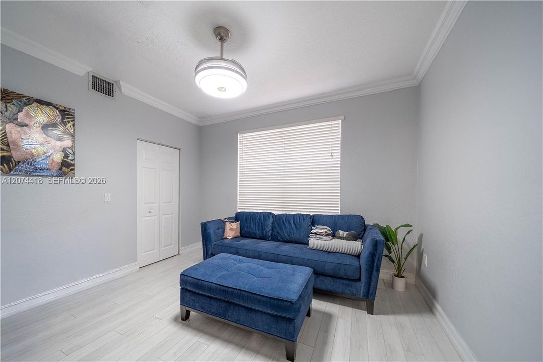 For Sale: $999,999 (6 beds, 4 baths, 3446 Square Feet)