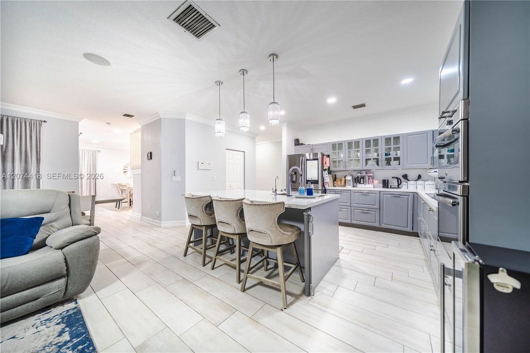 For Sale: $999,999 (6 beds, 4 baths, 3446 Square Feet)
