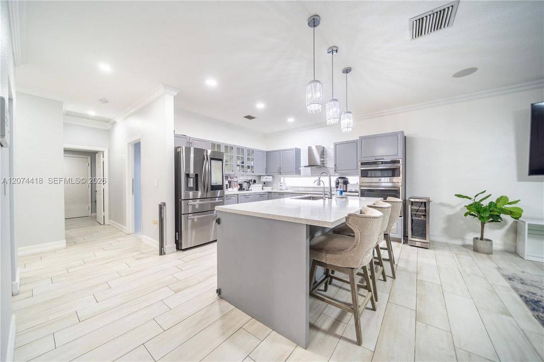 For Sale: $999,999 (6 beds, 4 baths, 3446 Square Feet)