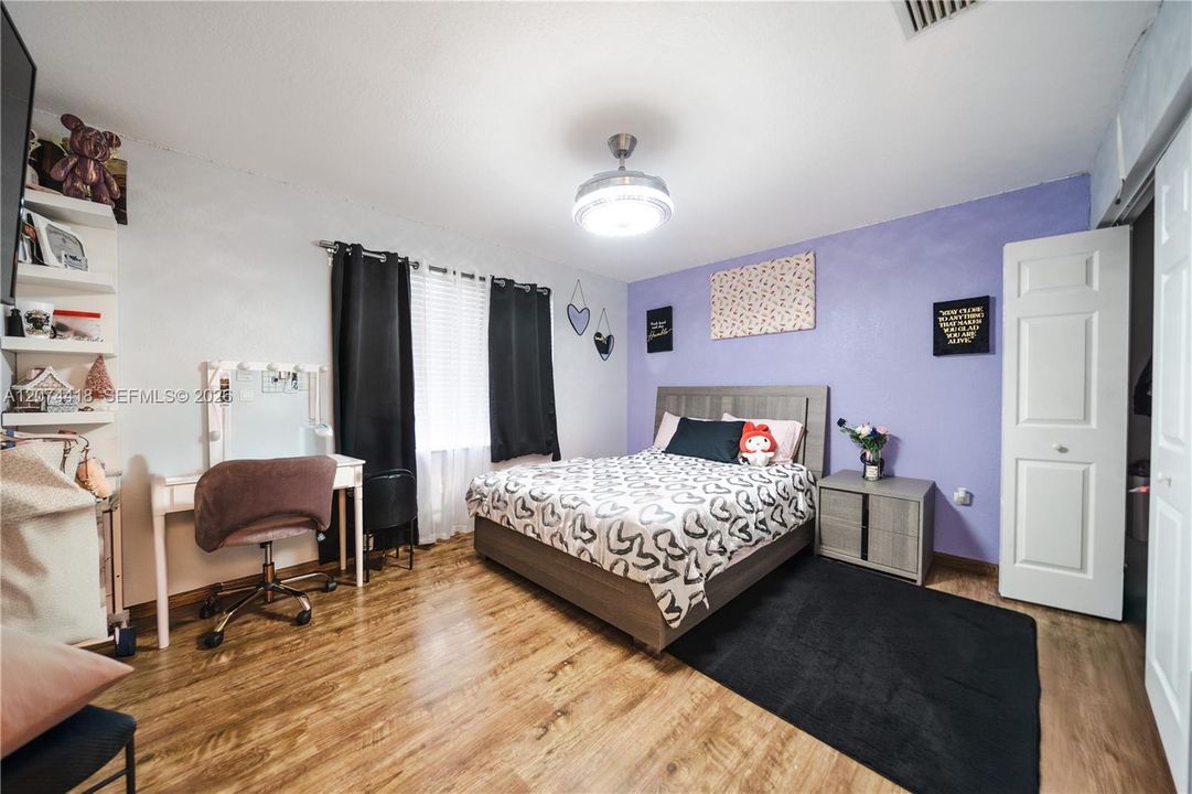 For Sale: $999,999 (6 beds, 4 baths, 3446 Square Feet)