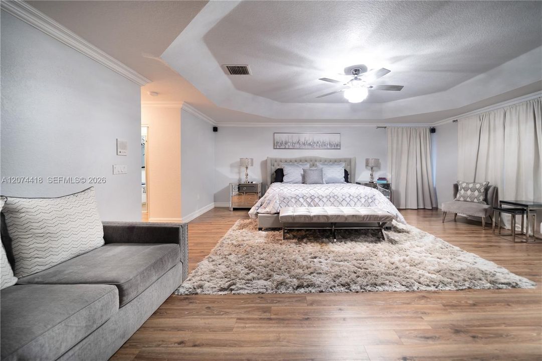 For Sale: $999,999 (6 beds, 4 baths, 3446 Square Feet)