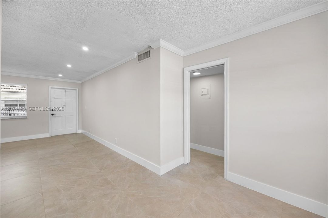 For Rent: $1,825 (1 beds, 1 baths, 650 Square Feet)