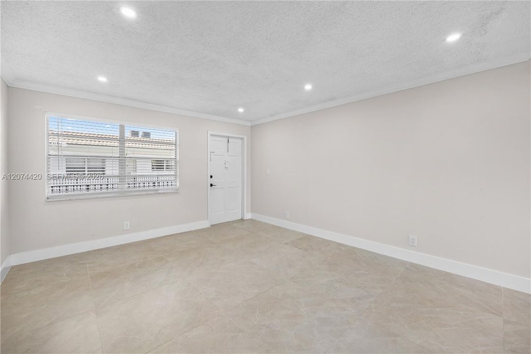 For Rent: $1,825 (1 beds, 1 baths, 650 Square Feet)