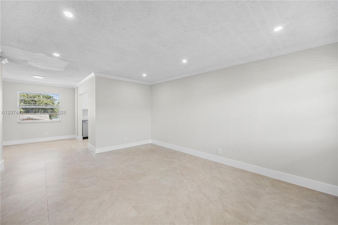 For Rent: $1,825 (1 beds, 1 baths, 650 Square Feet)