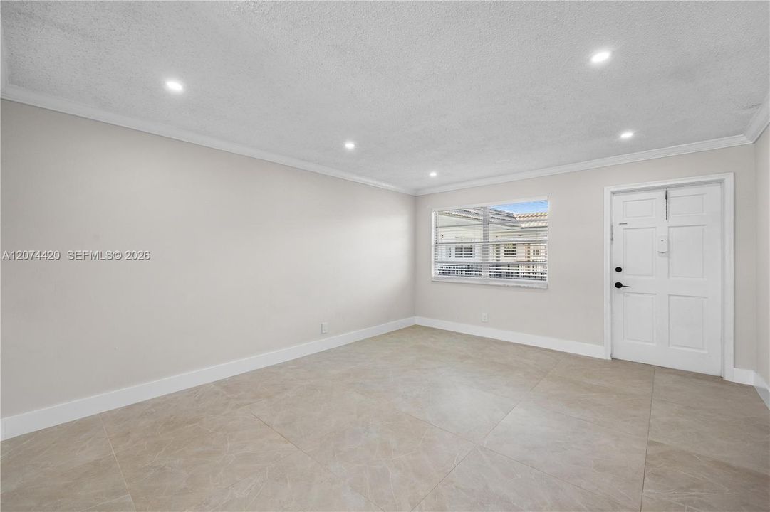 For Rent: $1,825 (1 beds, 1 baths, 650 Square Feet)
