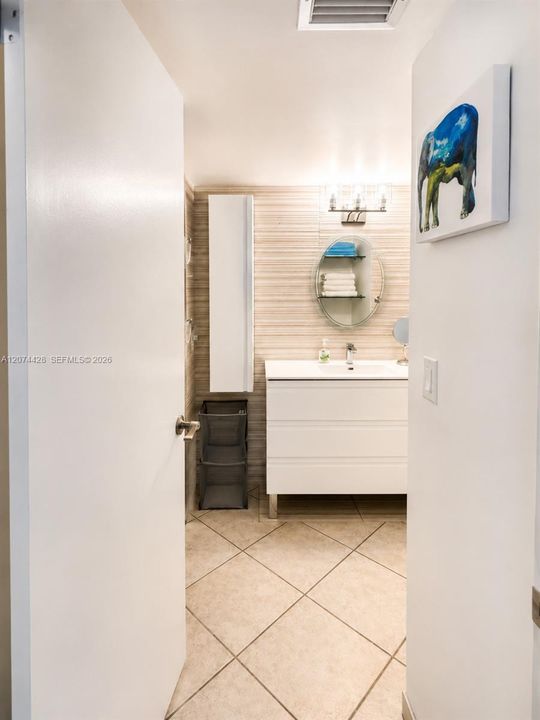 For Sale: $363,500 (1 beds, 1 baths, 730 Square Feet)
