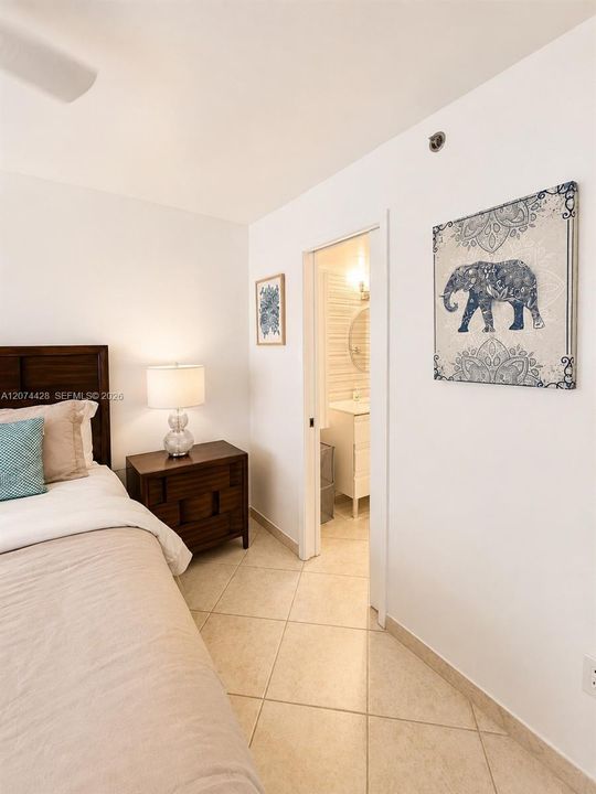 For Sale: $363,500 (1 beds, 1 baths, 730 Square Feet)