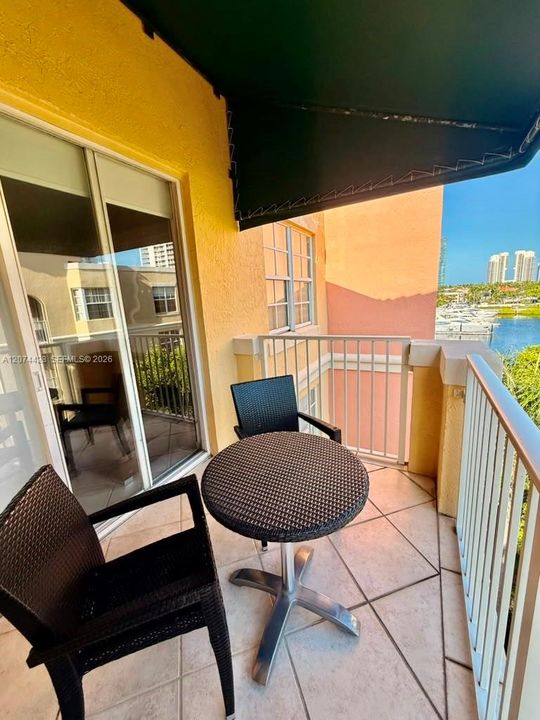 For Sale: $363,500 (1 beds, 1 baths, 730 Square Feet)