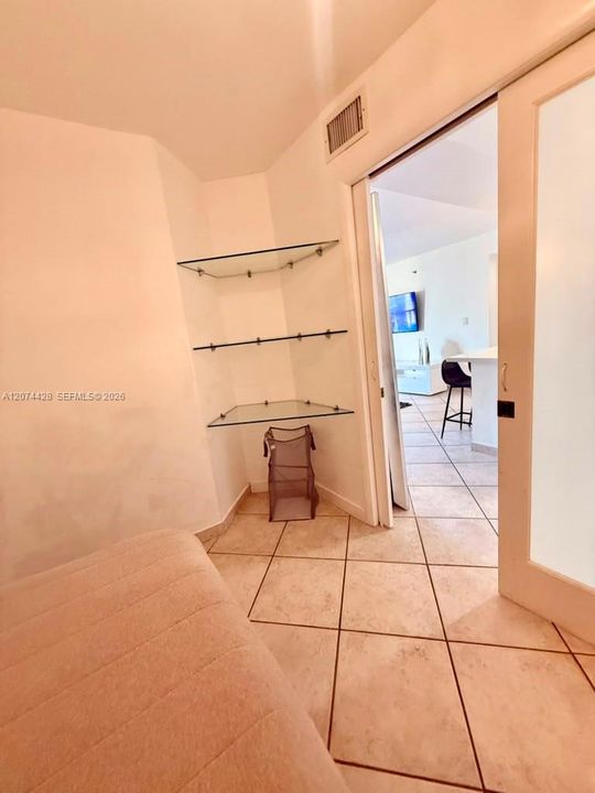 For Sale: $363,500 (1 beds, 1 baths, 730 Square Feet)