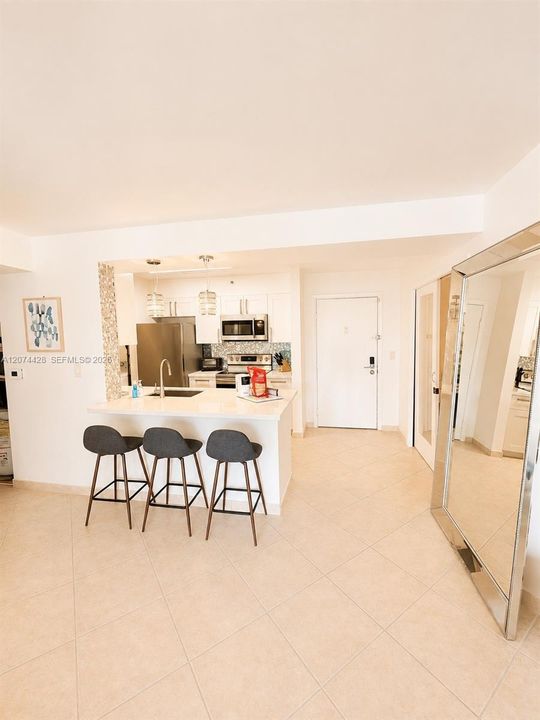 For Sale: $363,500 (1 beds, 1 baths, 730 Square Feet)
