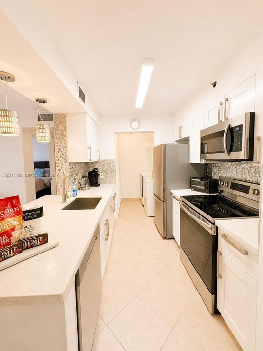 For Sale: $363,500 (1 beds, 1 baths, 730 Square Feet)