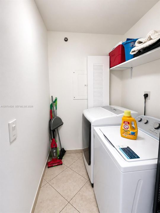 For Sale: $363,500 (1 beds, 1 baths, 730 Square Feet)